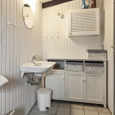 Scarlett - 300m From The Sea By Interhome