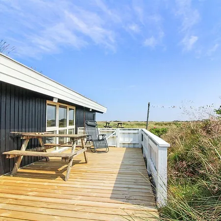 Scarlett - 300m From The Sea By Interhome *