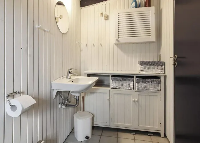 Scarlett - 300m From The Sea By Interhome