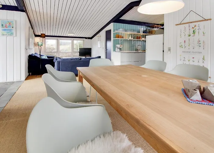 Scarlett - 300m From The Sea By Interhome