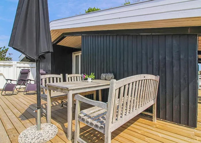 Scarlett - 300m From The Sea By Interhome