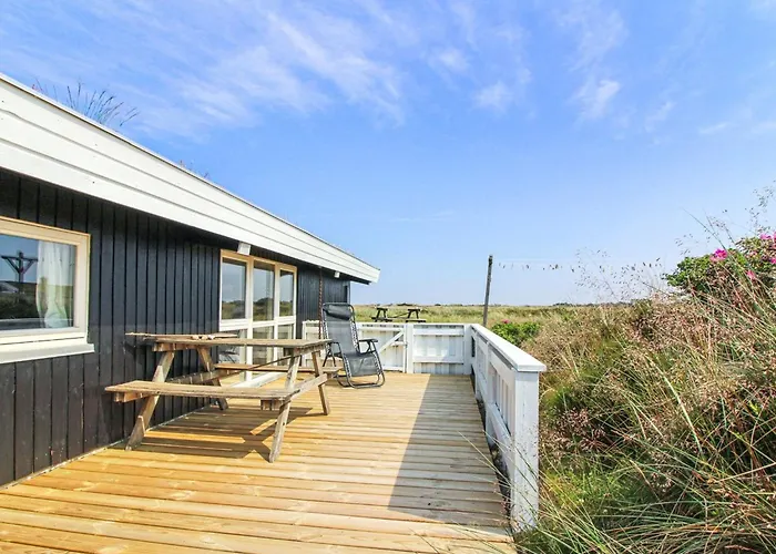 Scarlett - 300m From The Sea By Interhome